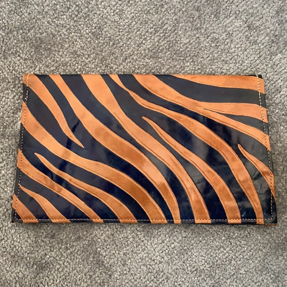 Stripped zebra purse in navy blue and beige - Picture 3 of 4